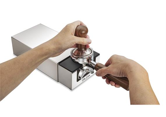 Gilda Box, Ausklopfschublade mit Tamperstation