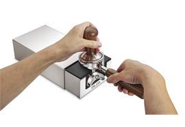 Gilda Box, Ausklopfschublade mit Tamperstation